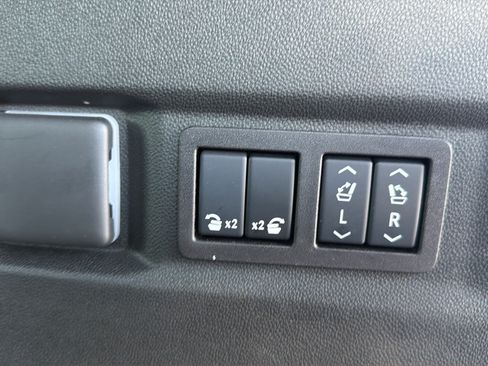 Used 2025 GMC Yukon Denali Ultimate AWD/4WD image 15