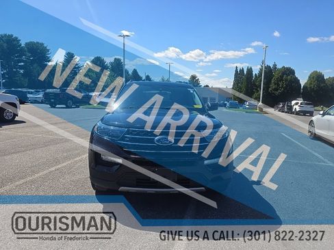 Used 2023 Ford Explorer XLT w/ Equipment Group 202A AWD/4WD image 3