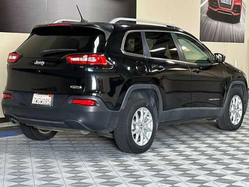 Used 2017 Jeep Cherokee Latitude image 4