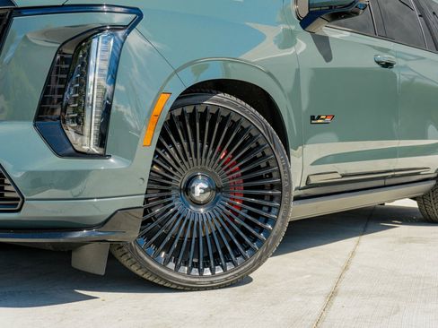 Used 2025 Cadillac Escalade V w/ LPO, ONYX Package AWD/4WD image 27