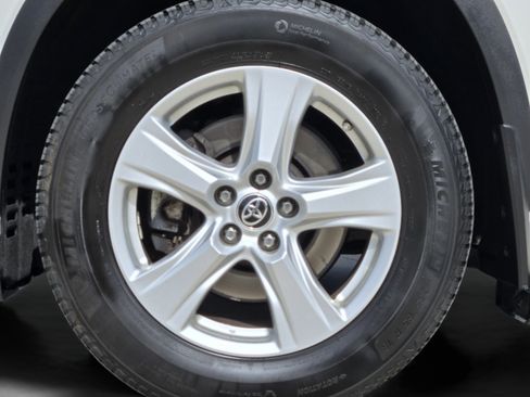 Used 2020 Toyota Highlander LE AWD/4WD image 39