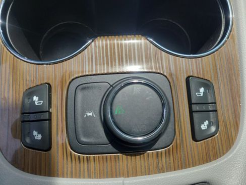 Used 2023 GMC Acadia SLE w/ Driver Convenience Package AWD/4WD image 32