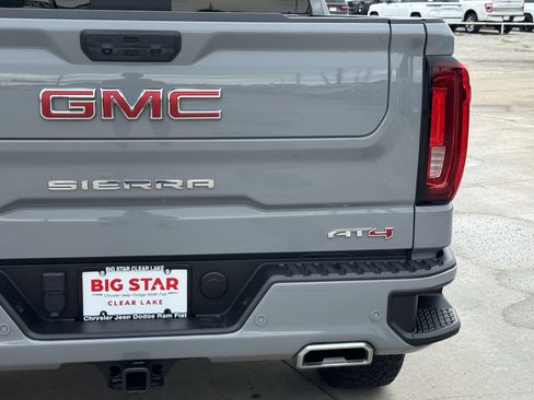 Used 2024 GMC Sierra 1500 AT4 w/ Technology Package AWD/4WD image 11