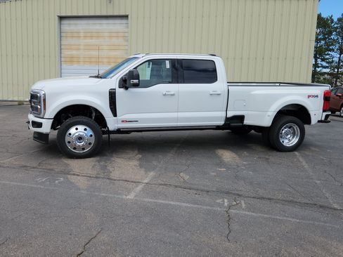 New 2026 Ford F450 Platinum w/ FX4 Off-Road Package AWD/4WD image 3
