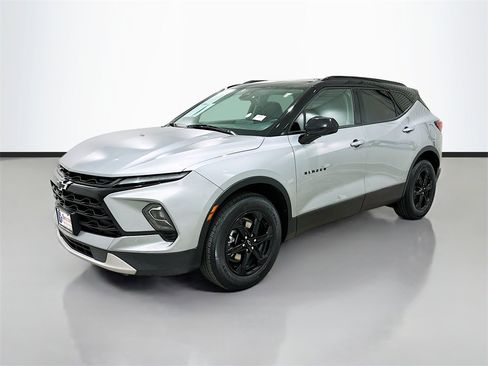 Used 2023 Chevrolet Blazer LT w/ Midnight/Sport Edition image 3