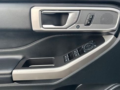 Used 2023 Ford Explorer Limited image 13