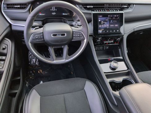 Used 2024 Jeep Grand Cherokee Altitude image 29