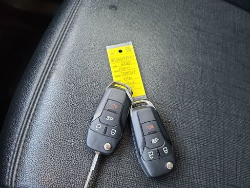 Used 2022 Ford Transit Connect XL image 40