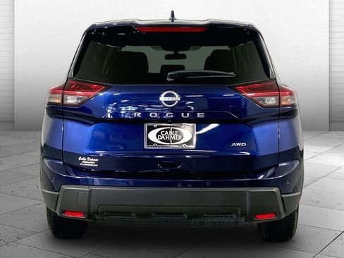 Used 2025 Nissan Rogue SV AWD/4WD image 3