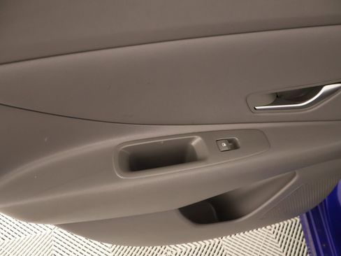 Used 2025 Hyundai Elantra Sport image 15