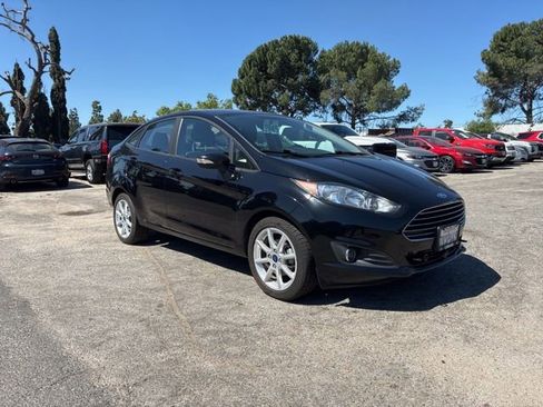 Used 2016 Ford Fiesta SE w/ Equipment Group 201A FWD image 2