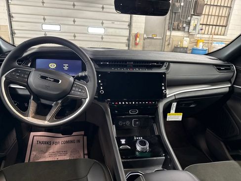 New 2026 Jeep Grand Cherokee Laredo image 12