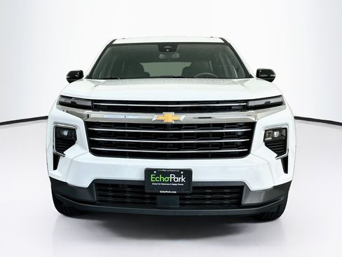 Used 2025 Chevrolet Traverse LT AWD/4WD image 2