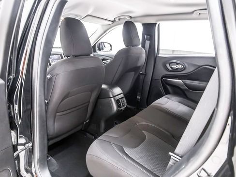 Used 2020 Jeep Cherokee Latitude FWD image 29