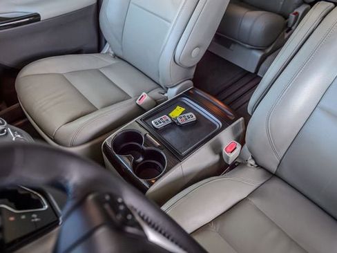 Used 2018 Toyota Sienna XLE Premium image 33