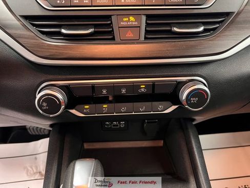 Used 2025 Nissan Altima 2.5 SV FWD image 41