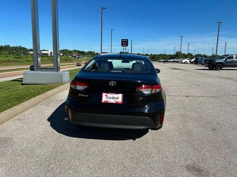 Used 2025 Toyota Corolla LE FWD image 6