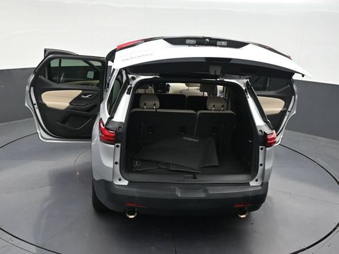 Used 2022 Chevrolet Traverse LS FWD image 42