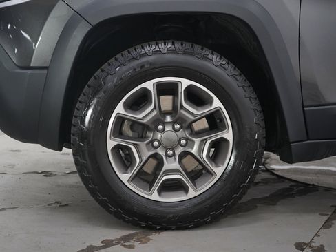 Used 2020 Jeep Cherokee Trailhawk w/ Cold Weather Group AWD/4WD image 28