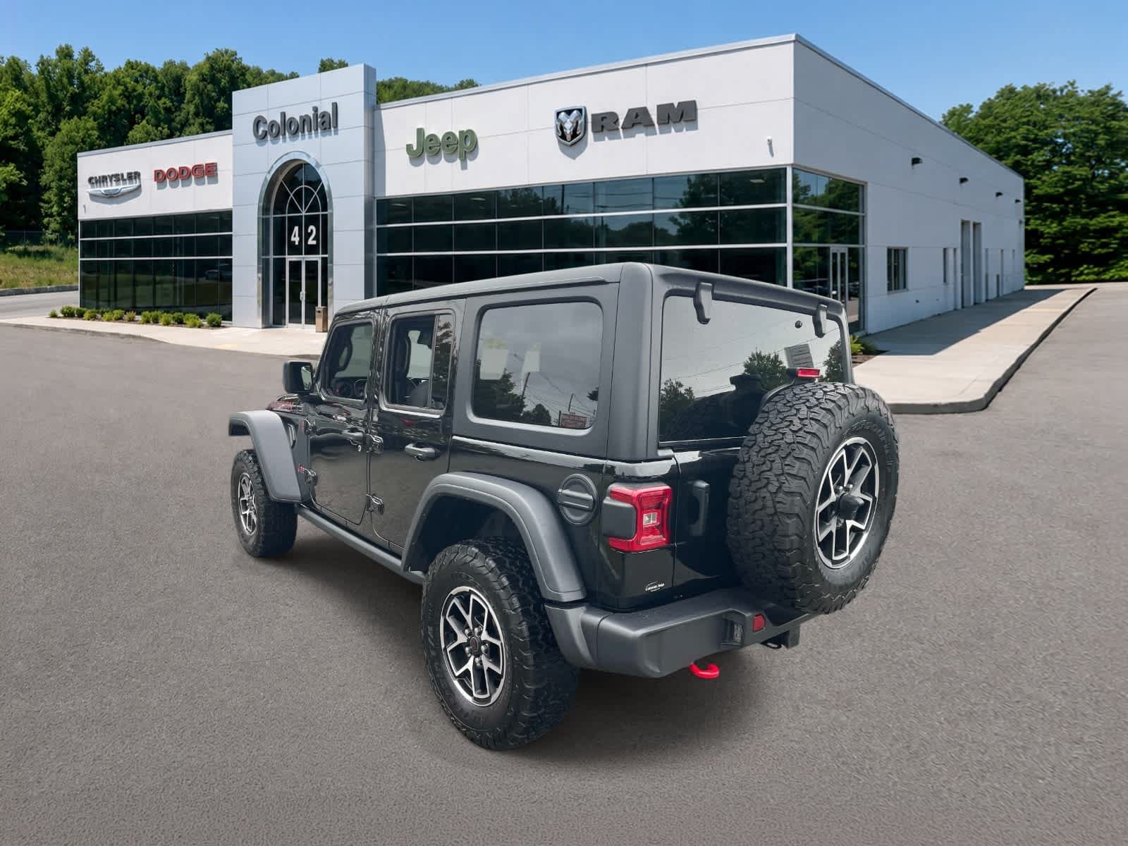 Used 2024 Jeep Wrangler Unlimited Rubicon w/ Technology Group AWD/4WD image 3