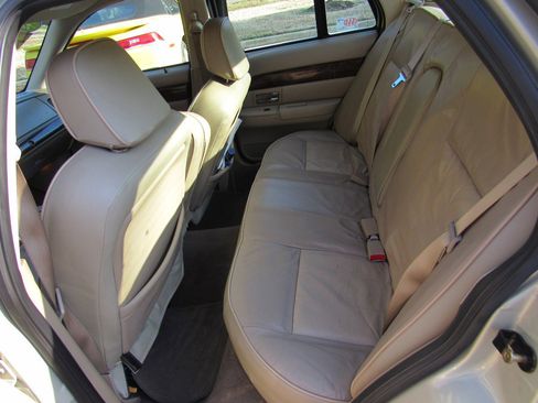 Used 2005 Mercury Grand Marquis GS image 8