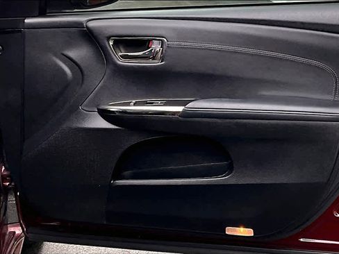 Used 2017 Toyota Avalon XLE Premium image 22