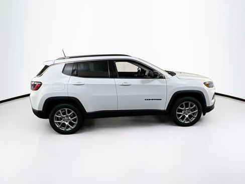 Used 2022 Jeep Compass Latitude AWD/4WD image 4