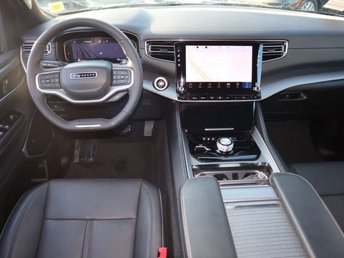 Used 2025 Jeep Wagoneer L Series II w/ 8-pass Seating Package image 12