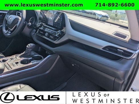 Used 2022 Toyota Highlander Platinum image 6