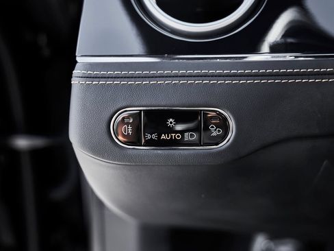 Used 2024 Bentley Flying Spur V8 AWD/4WD image 58