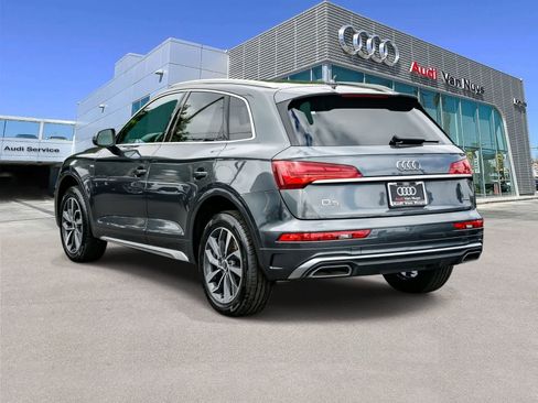 Used 2023 Audi Q5 2.0T Premium w/ Convenience Package image 2
