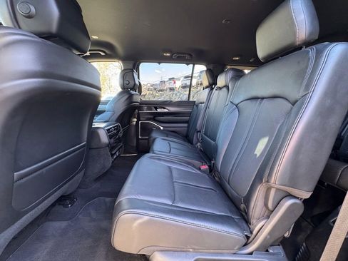 Used 2023 Jeep Wagoneer Series III w/ Convenience Group I AWD/4WD image 20