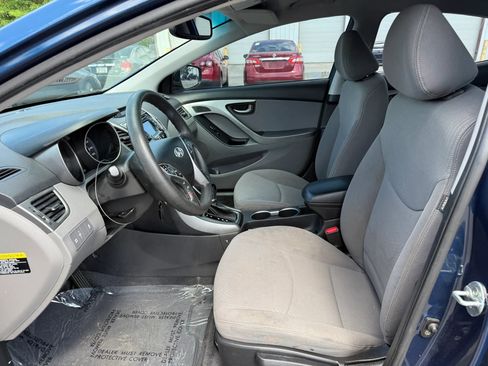 Used 2016 Hyundai Elantra SE w/ Option Group 02 FWD image 2