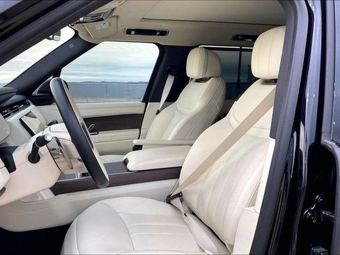 Used 2025 Land Rover Range Rover Long Wheelbase SE image 9