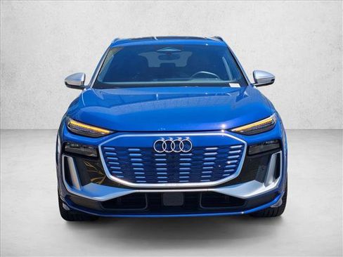 Used 2025 Audi SQ6 e-tron Premium Plus w/ Premium Plus AWD/4WD image 2