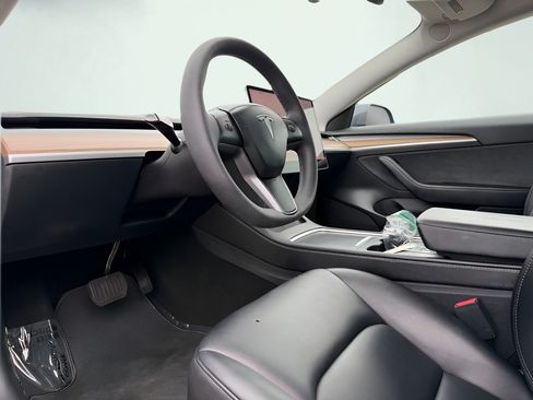 Used 2021 Tesla Model 3 Standard Range Plus RWD image 2