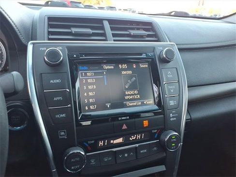 Used 2017 Toyota Camry XLE image 19