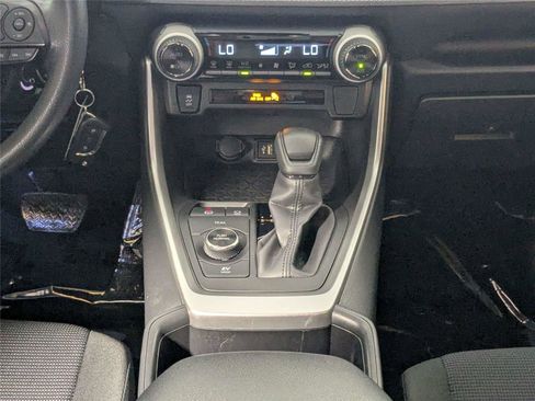 Used 2024 Toyota RAV4 LE AWD/4WD image 40
