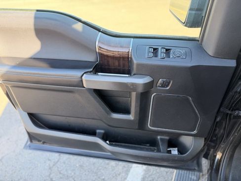 Used 2015 Ford F150 Platinum w/ Equipment Group 701A Luxury image 20