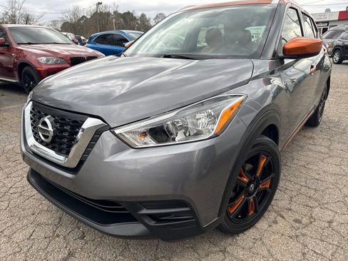 Used 2019 Nissan Kicks SV image 1
