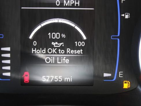 Used 2024 Chrysler Voyager LX FWD image 19