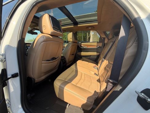 Used 2017 Cadillac XT5 Platinum w/ Driver Assist Package AWD/4WD image 17