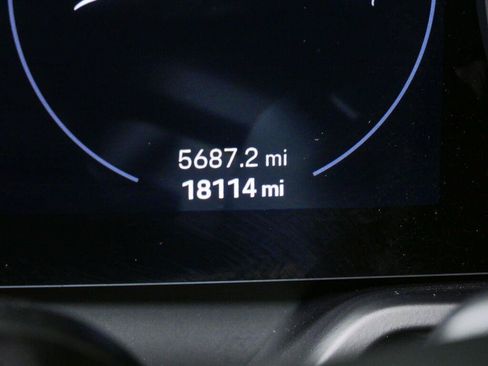 Used 2024 Porsche 911 Carrera 4 AWD/4WD image 12