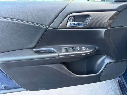 Used 2017 Honda Accord Sport image 10