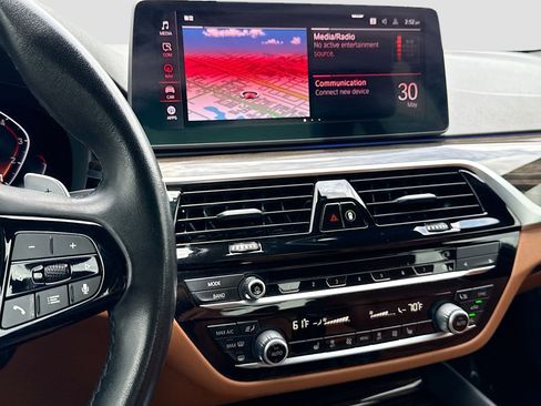Used 2022 BMW 530i w/ Convenience Package RWD image 28