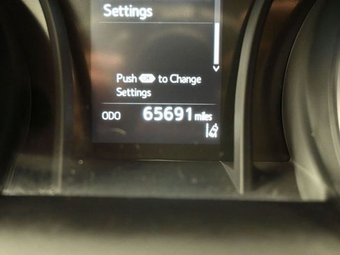 Used 2023 Toyota Camry SE image 18