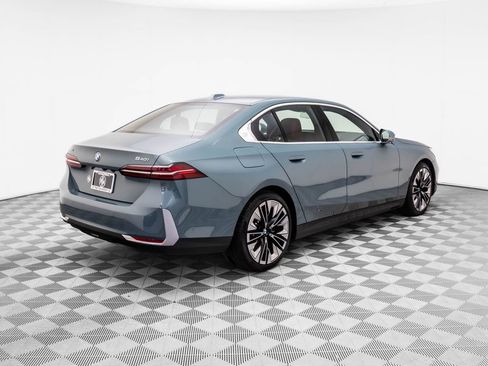 Used 2025 BMW 540i xDrive w/ Premium Package image 6