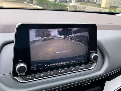 Used 2023 Nissan Rogue SV image 24