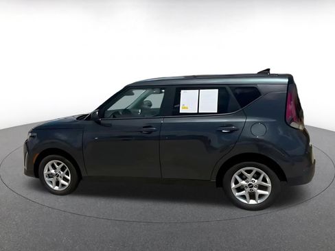 Used 2025 Kia Soul LX w/ LX Technology Package FWD image 10
