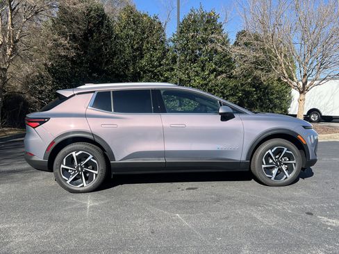 New 2026 Chevrolet Equinox EV LT AWD/4WD image 10